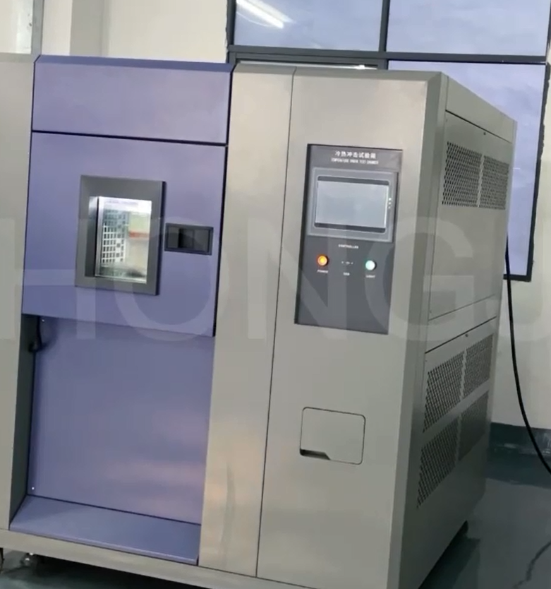 Chambre d'essai de choc thermique à trois armoires